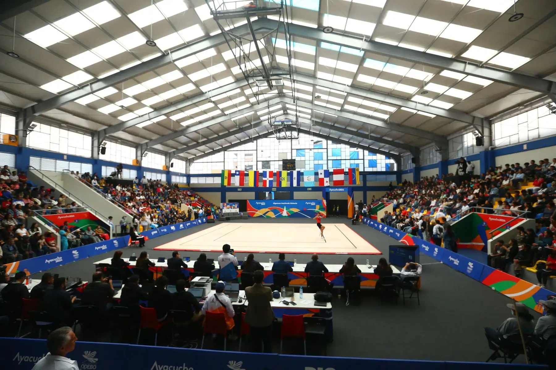 Las gimnastas peruanas Alexandra Petrozi, Alessia Rodríguez y Paulina Larrea, Josefina Canales y Sofia Alexandra Rodríguez  ganan la medalla de oro  en la disciplina de equipo mixta de gimnasia aeróbica de los Juegos Bolivarianos Bicentenario Ayacucho 2024. Foto: ANDINA/ Eddy Ramos