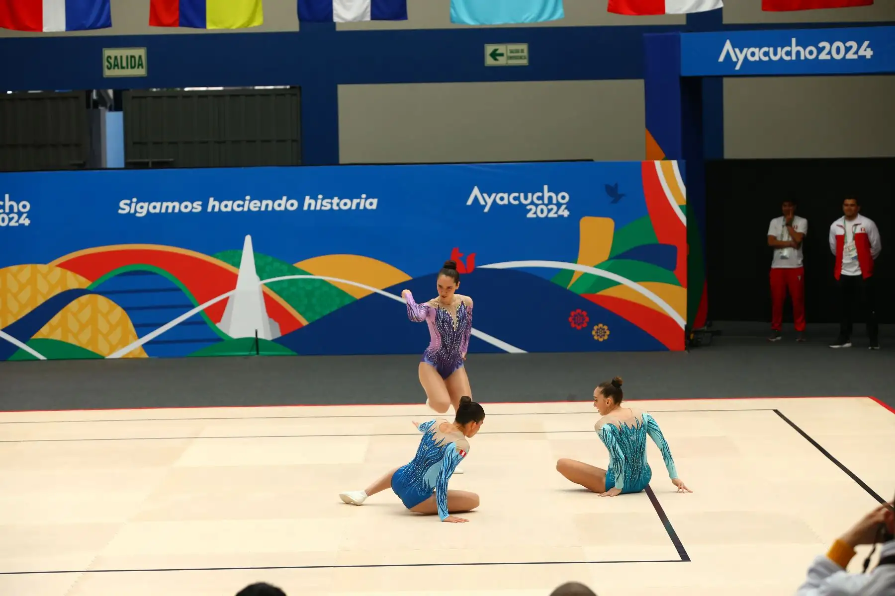 Las gimnastas peruanas Alexandra Petrozi, Alessia Rodríguez y Paulina Larrea, Josefina Canales y Sofia Alexandra Rodríguez  ganan la medalla de oro  en la disciplina de equipo mixta de gimnasia aeróbica de los Juegos Bolivarianos Bicentenario Ayacucho 2024. Foto: ANDINA/ Eddy Ramos
