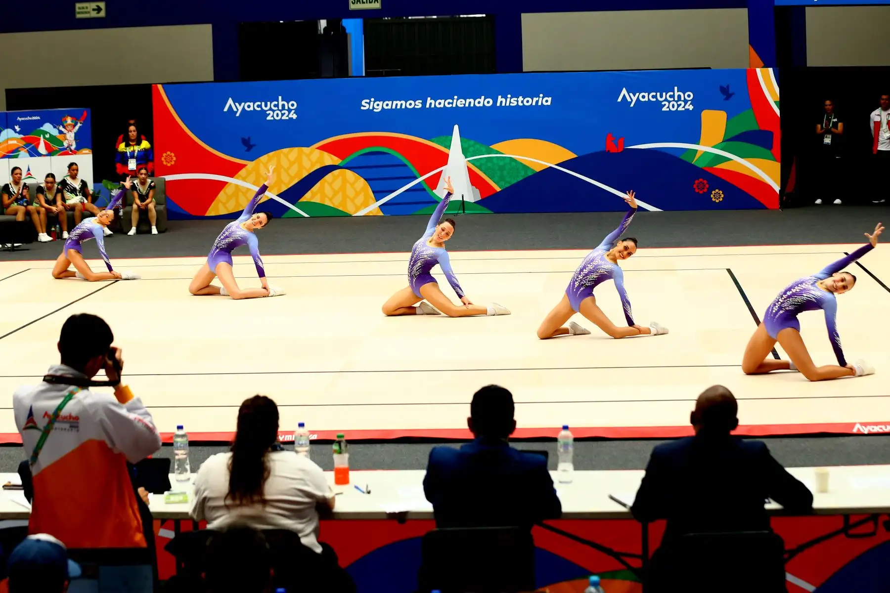 Las gimnastas peruanas Alexandra Petrozi, Alessia Rodríguez y Paulina Larrea, Josefina Canales y Sofia Alexandra Rodríguez  ganan la medalla de oro  en la disciplina de equipo mixta de gimnasia aeróbica de los Juegos Bolivarianos Bicentenario Ayacucho 2024. Foto: ANDINA/ Eddy Ramos