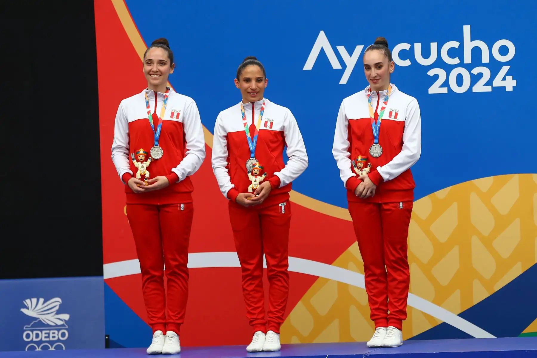 Las gimnastas peruanas Alexandra Petrozi, Alessia Rodríguez y Paulina Larrea, Josefina Canales y Sofia Alexandra Rodríguez  ganan la medalla de oro  en la disciplina de equipo mixta de gimnasia aeróbica de los Juegos Bolivarianos Bicentenario Ayacucho 2024. Foto: ANDINA/ Eddy Ramos