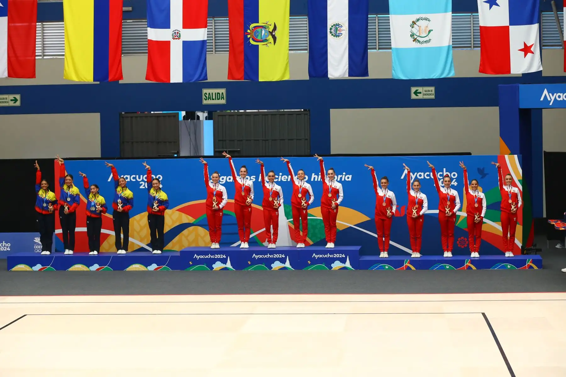 Las gimnastas peruanas Alexandra Petrozi, Alessia Rodríguez y Paulina Larrea, Josefina Canales y Sofia Alexandra Rodríguez  ganan la medalla de oro  en la disciplina de equipo mixta de gimnasia aeróbica de los Juegos Bolivarianos Bicentenario Ayacucho 2024. Foto: ANDINA/ Eddy Ramos
