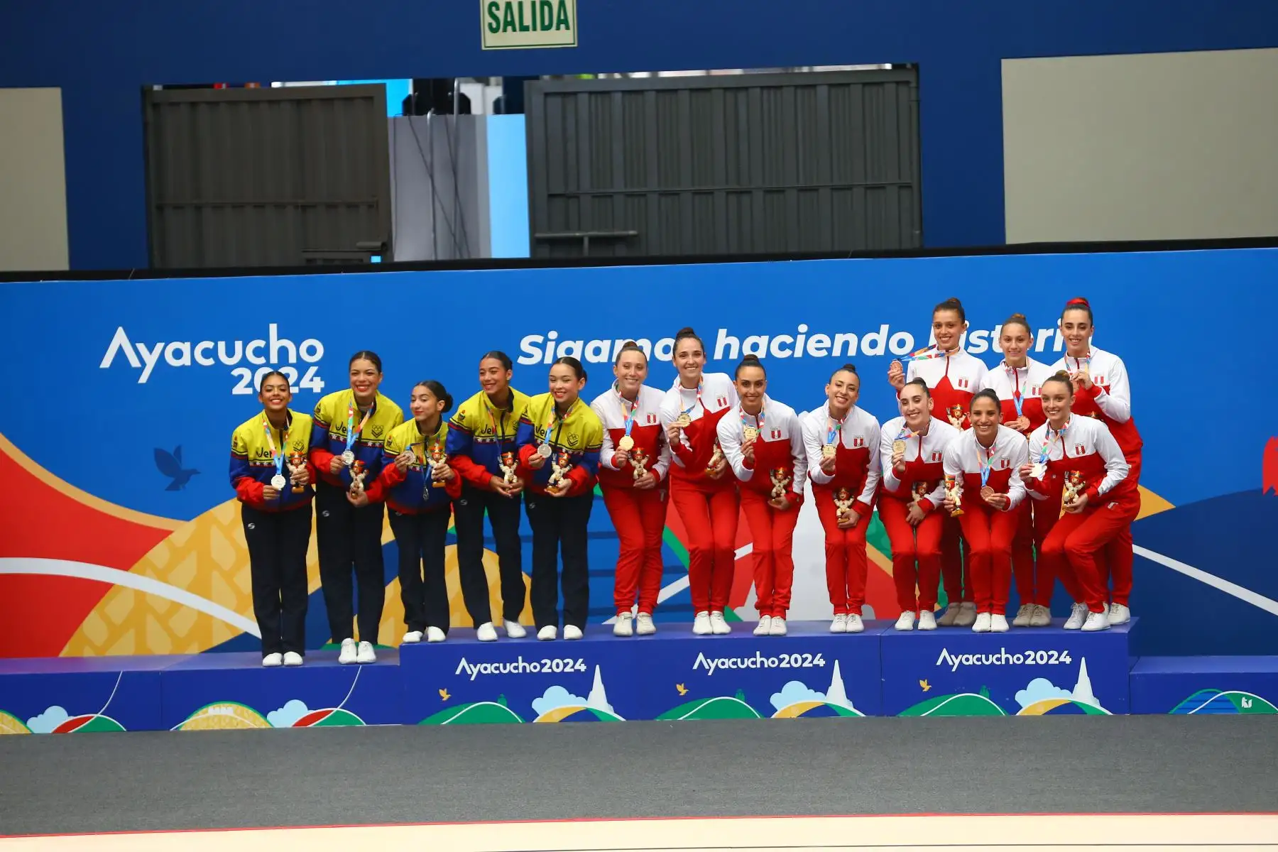 Las gimnastas peruanas Alexandra Petrozi, Alessia Rodríguez y Paulina Larrea, Josefina Canales y Sofia Alexandra Rodríguez  ganan la medalla de oro  en la disciplina de equipo mixta de gimnasia aeróbica de los Juegos Bolivarianos Bicentenario Ayacucho 2024. Foto: ANDINA/ Eddy Ramos