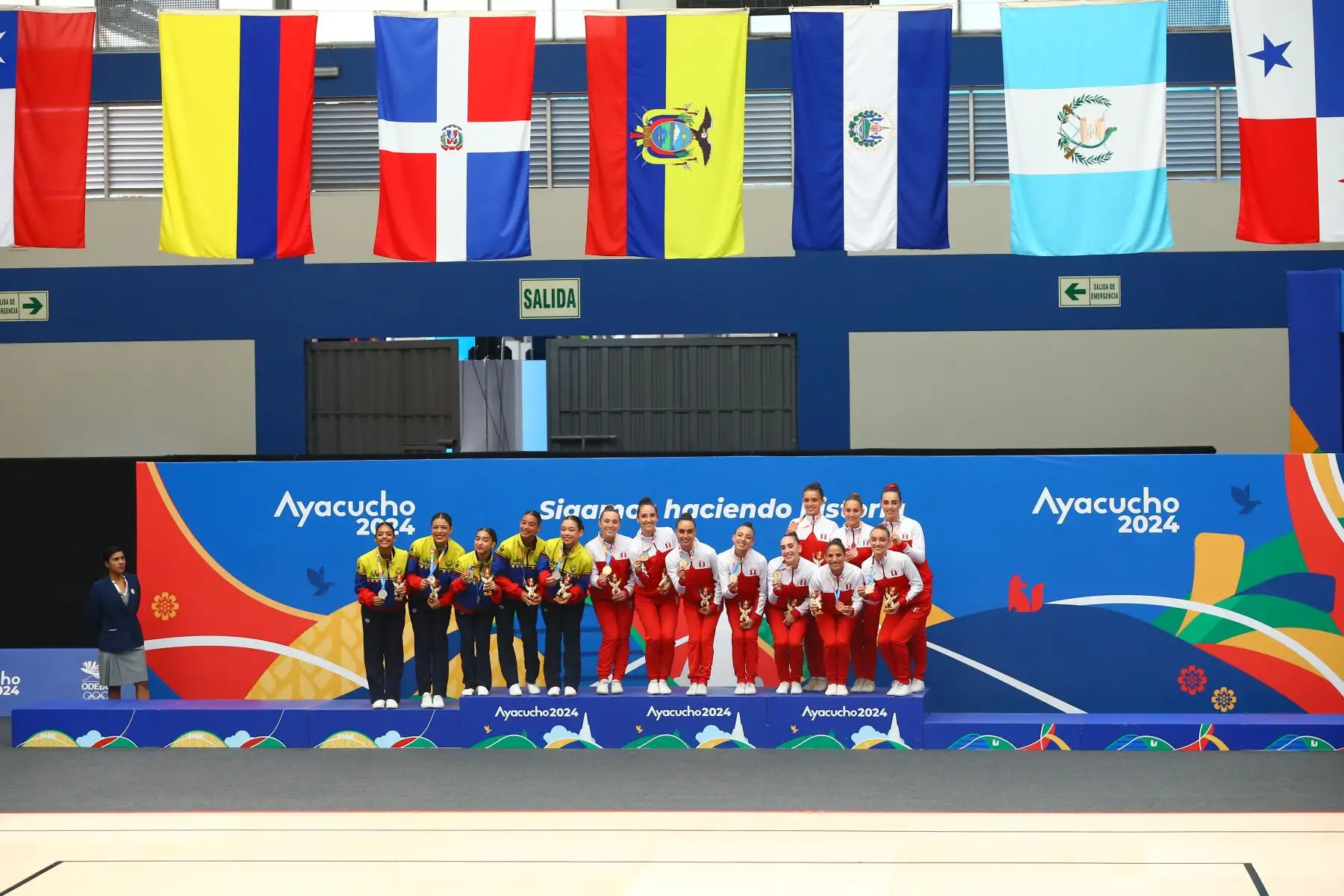 Las gimnastas peruanas Alexandra Petrozi, Alessia Rodríguez y Paulina Larrea, Josefina Canales y Sofia Alexandra Rodríguez  ganan la medalla de oro  en la disciplina de equipo mixta de gimnasia aeróbica de los Juegos Bolivarianos Bicentenario Ayacucho 2024. Foto: ANDINA/ Eddy Ramos