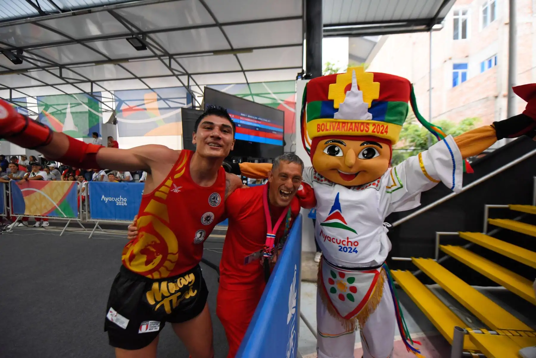 En plena celebración por un aniversario más de la histórica batalla de Ayacucho, la delegación peruana que compite en los Juegos Bolivarianos del Bicentenario Ayacucho 2024 honra este hecho histórico con el triunfo que le regala al país al consolidarse como líder indiscutido de este importante evento multideportivo con un total de 112 medallas, hasta el momento.. Foto: Composición digital con fotos de difusión