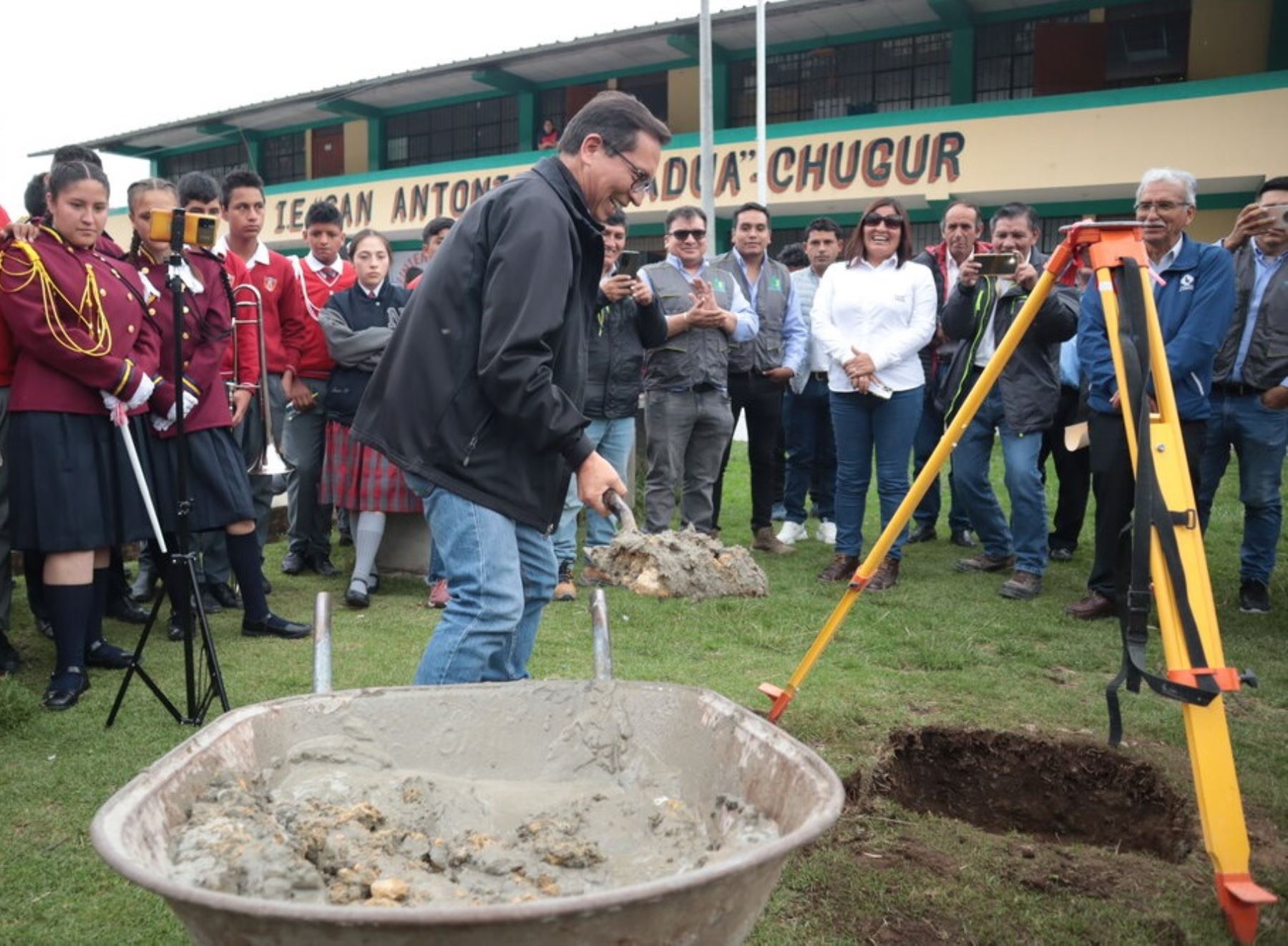 Más de 110 estudiantes de secundaria de la comunidad de Chugur, en Cajamarca, serán los principales beneficiarios del proyecto de mejoramiento del colegio San Antonio de Padua que se ejecutará mediante el mecanismo de obras por impuestos. ANDINA/Difusión