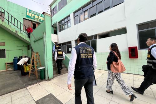 Fiscalía dirige diligencia de allanamiento con fines de incautación contra policías investigados por el encubrimiento de Darwin Condori. Fotos: ANDINA/Difusión