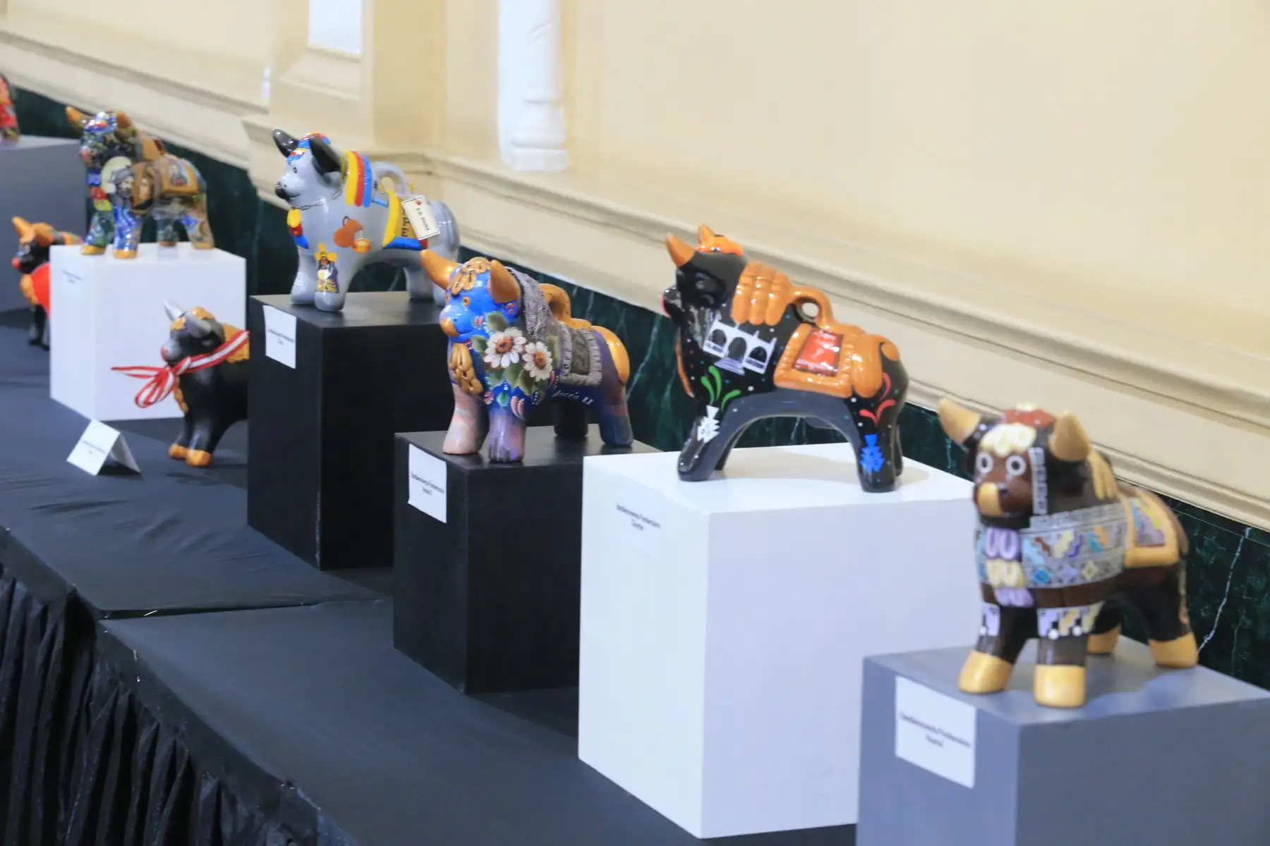 son más de 60 piezas artísticas elaboradas por internos de los diversos establecimientos penitenciarios del país, de las cuales ocho de ellas por poblaciones vulnerables como: personas con discapacidad, pueblos originarios y comunidad LGTB. FOTO:ANDINA/Hector Vinces.