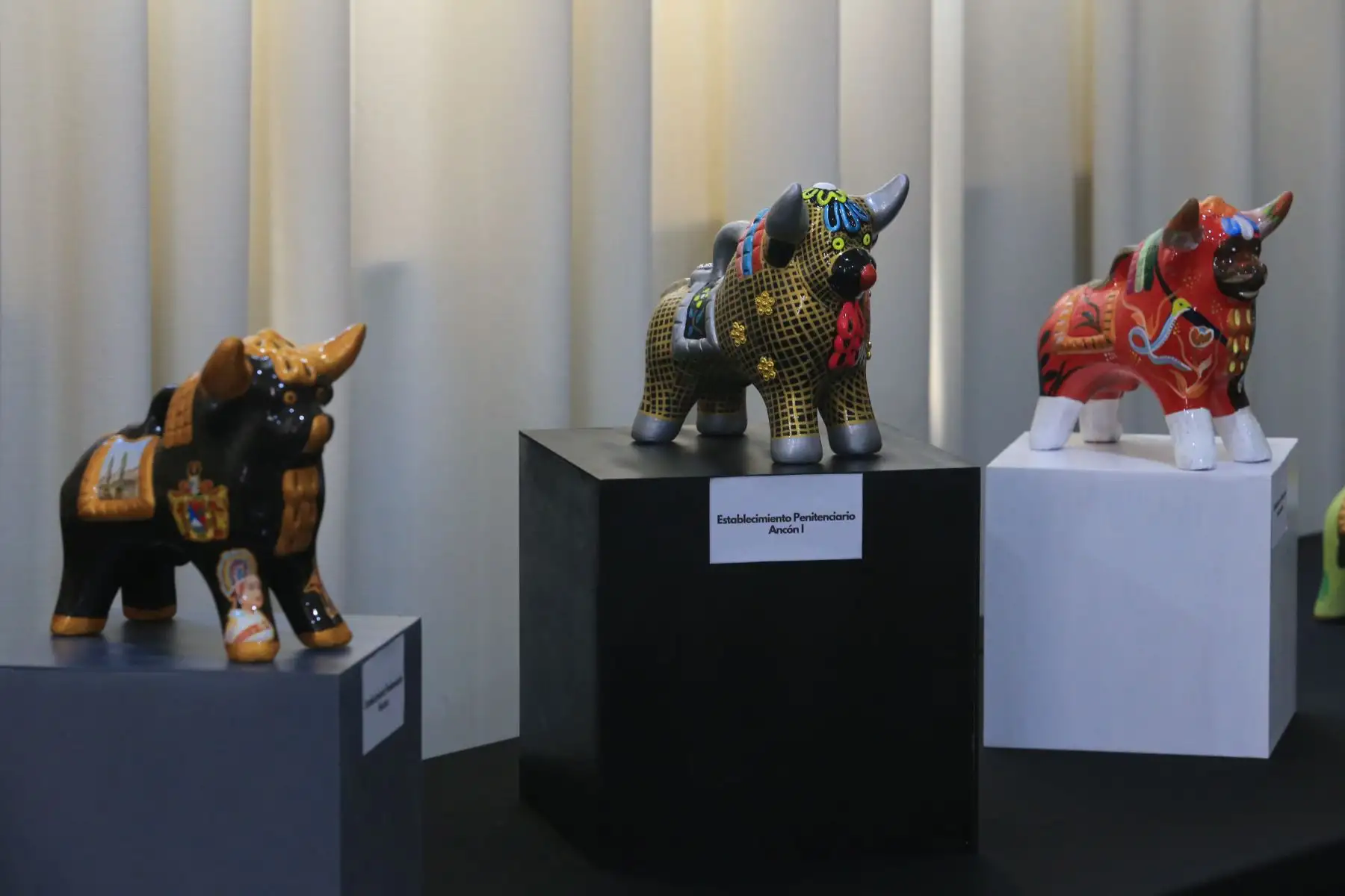 Son cerca de 1200 internos a nivel nacional que se dedican a la cerámica a través de esta actividad artística generan ingresos para ayudar a sus familias. Además, esta actividad laboral contribuye de manera importante a su proceso resocializador. FOTO:ANDINA/Hector Vinces.