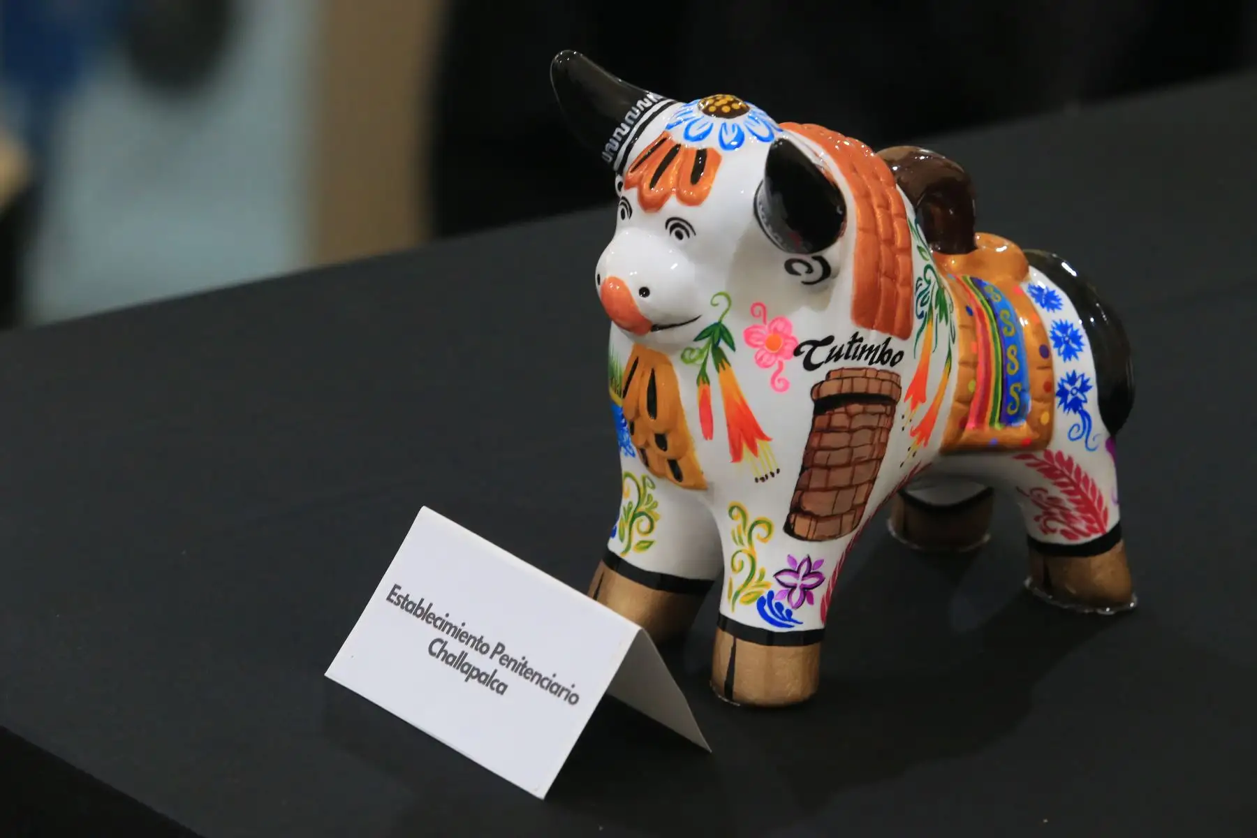 En el marco de la conmemoración de la Declaración de los Derechos Humanos, el Instituto Nacional Penitenciario presenta la exposición "Toritos de Pucará: Cárceles Productivas". FOTO:ANDINA/Hector Vinces.