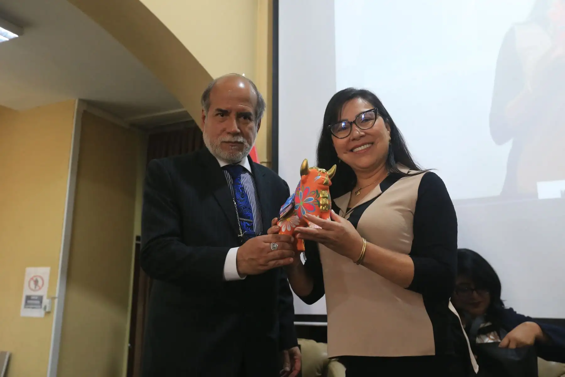 En el marco de la conmemoración de la Declaración de los Derechos Humanos, el Instituto Nacional Penitenciario presenta la exposición "Toritos de Pucará: Cárceles Productivas". FOTO:ANDINA/Hector Vinces.