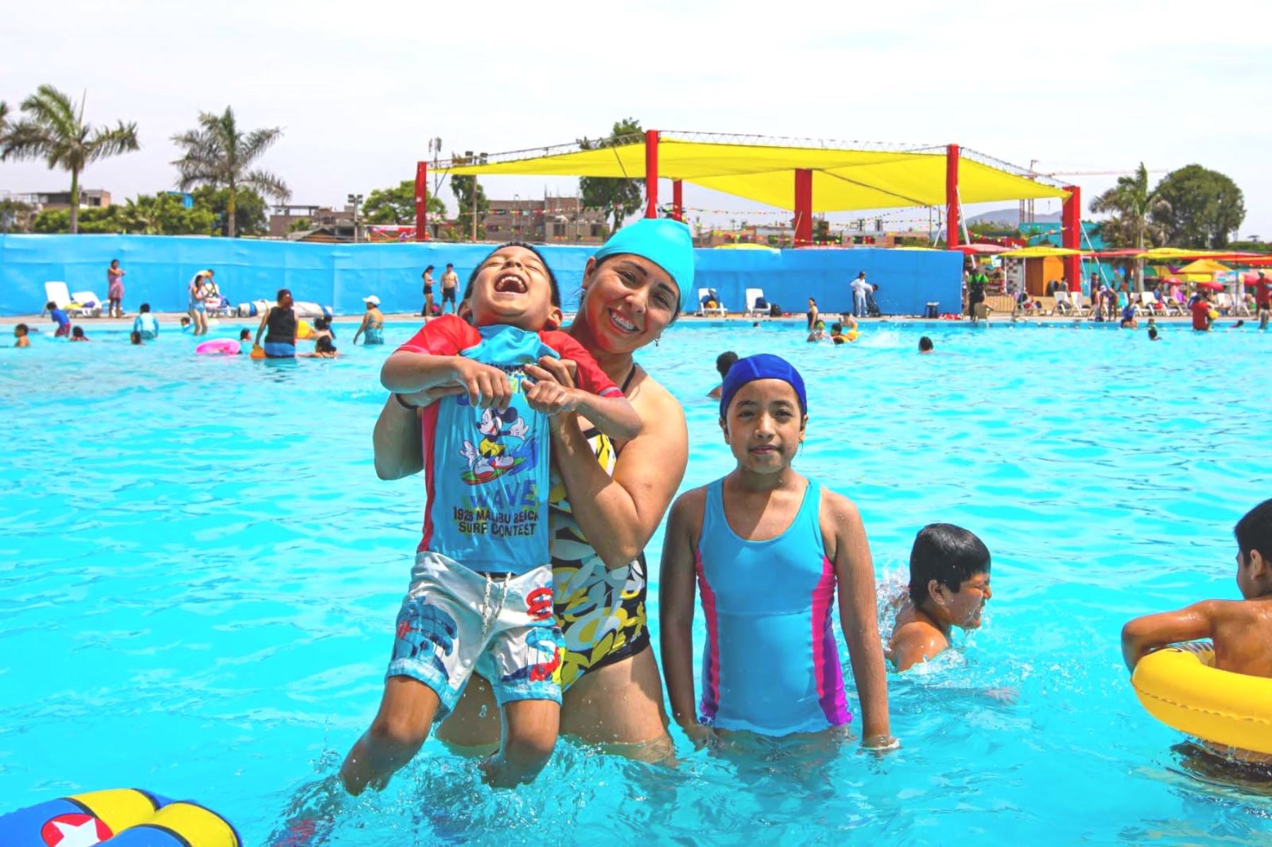 Los clubles metropolitanos de Serpar pfrecen clases de natación para toda la familia. ANDINA/ Municipalidad de Lima.