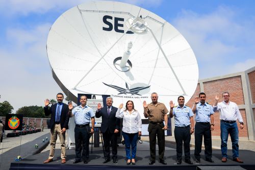 Presidenta de la República inauguró el nuevo Sistema de Comunicación Satelital de la Fuerza Aérea