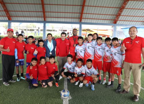 La Academia IPD del Bicentenario fomentará el desarrollo del fútbol y vóley, beneficiando a más de 400 niños y jóvenes.