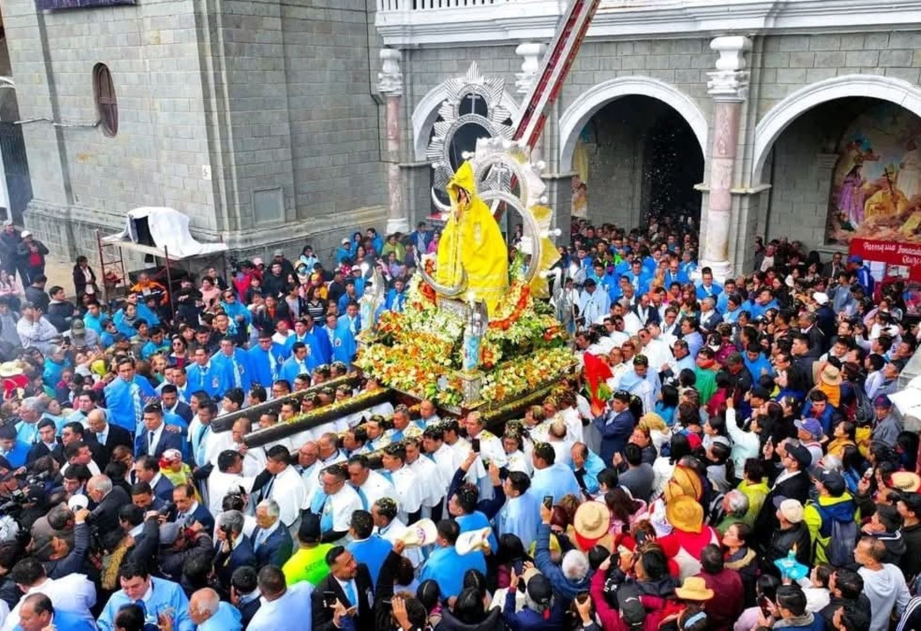 Decenas de devotos de la Virgen de la Puerta caminan más de 70 km para ver a la "Mamita" en el santuario de Otuzco como parte de las celebraciones de la Festividad en honor a la patrona de Otuzco. ANDINA/Difusión