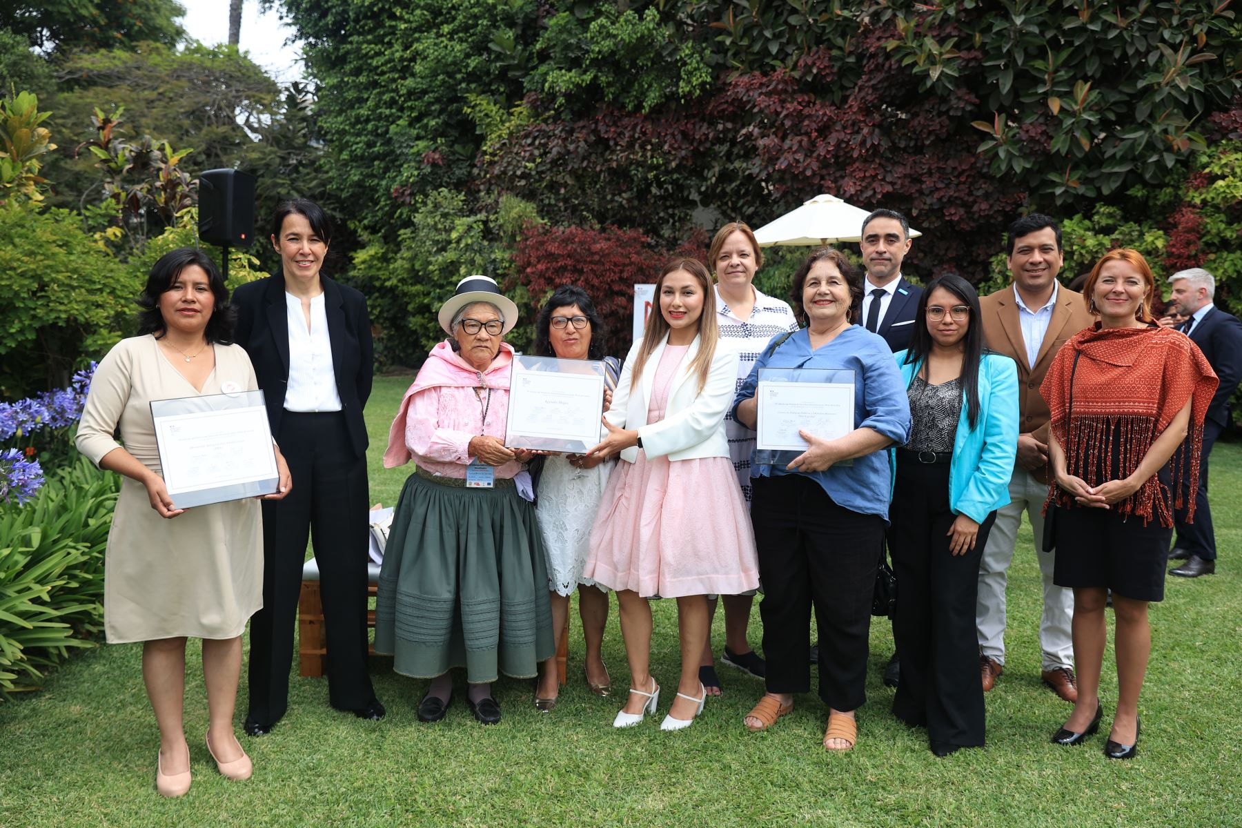 La Embajada de Francia entrega el Premio de DD.HH. “Javier Pérez de Cuéllar” 2024 a la asociación “Agenda Mujer” por su campaña en defensa de los derechos de los niños, niñas y adolescentes Wampis y Awajún del Perú. Foto: ANDINA/Jhonel Rodríguez Robles