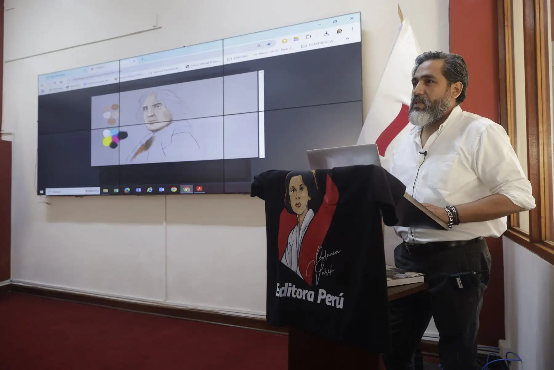 Se dio inicio a El Peruano Bicentenario, una jornada de proyección a la comunidad educativa, en las que periodistas del Diario Oficial El Peruano, y la Agencia de Noticias Andina, comparten sus experiencias y conocimientos profesionales a las nuevas generaciones. Foto: ANDINA/ Luis Iparraguirre