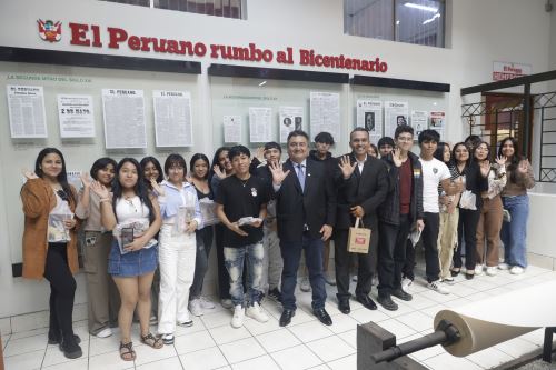 Estudiantes de Cibertec participan en inicio del ciclo de exposiciones El Peruano Bicentenario