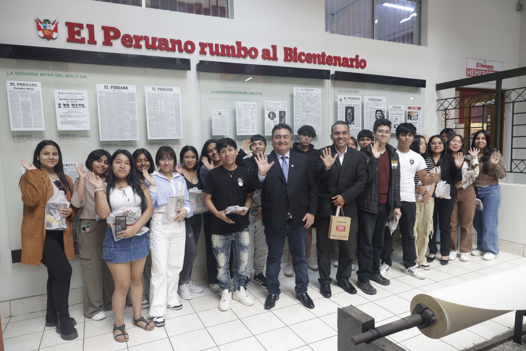 Alumnos de Cibertec recorrieron también las instalaciones del Museo Gráfico de Editora Perú. Foto: ANDINA/Luis Iparraguirre