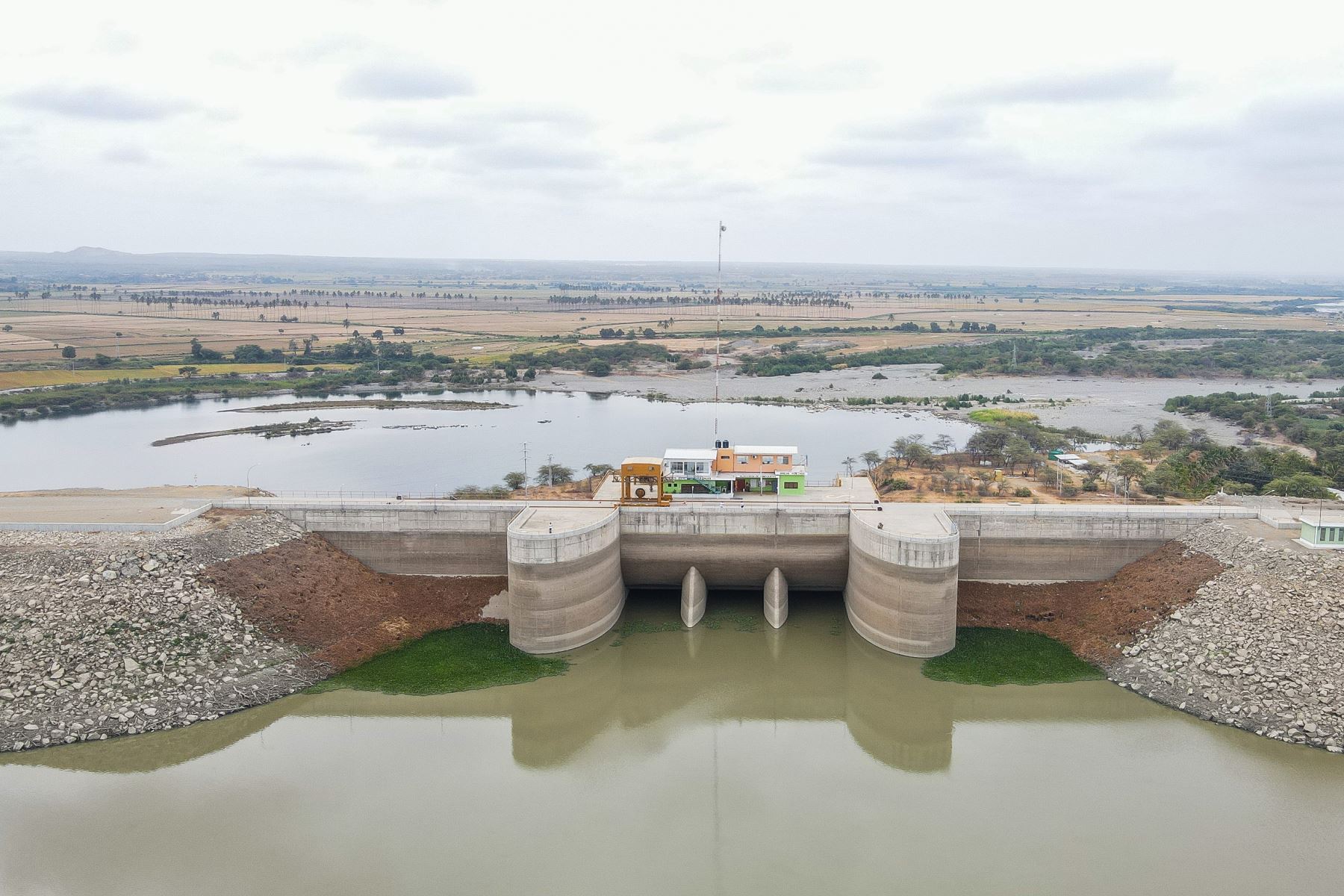 El reservorio de Poechos empieza a recuperar su volumen hídrico gracias a las lluvias que se registran en la sierra de Piura y en el sur de Ecuador. Foto: ANDINA/difusión.