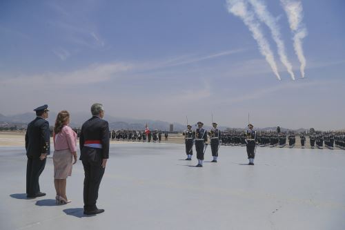 Presidenta Boluarte participó de la clausura del año académico 2024 de la Escuela de Oficiales de la Fuerza Aérea del Perú