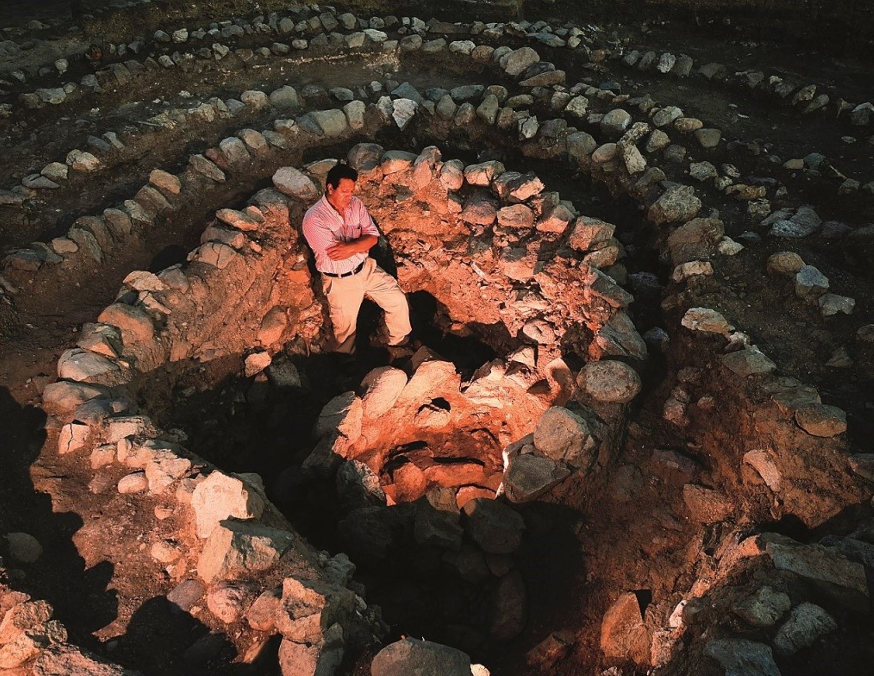 Quirino Olivera dirige una investigación arqueológica en huaca Montegrande, donde se halló el cacao más antiguo de la historia con más de 5,300 años.