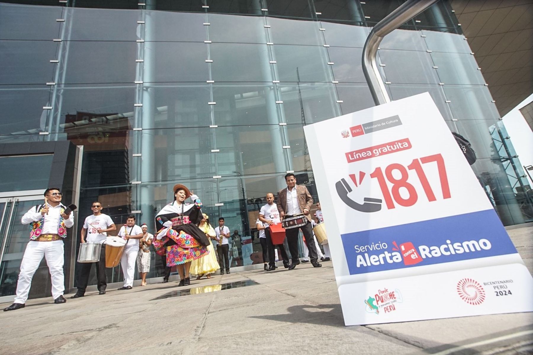 Con ritmos andinos, amazónicos y afroperuanos se lanzó la línea telefónica de la Alerta contra el Racismo. Foto: Mincul