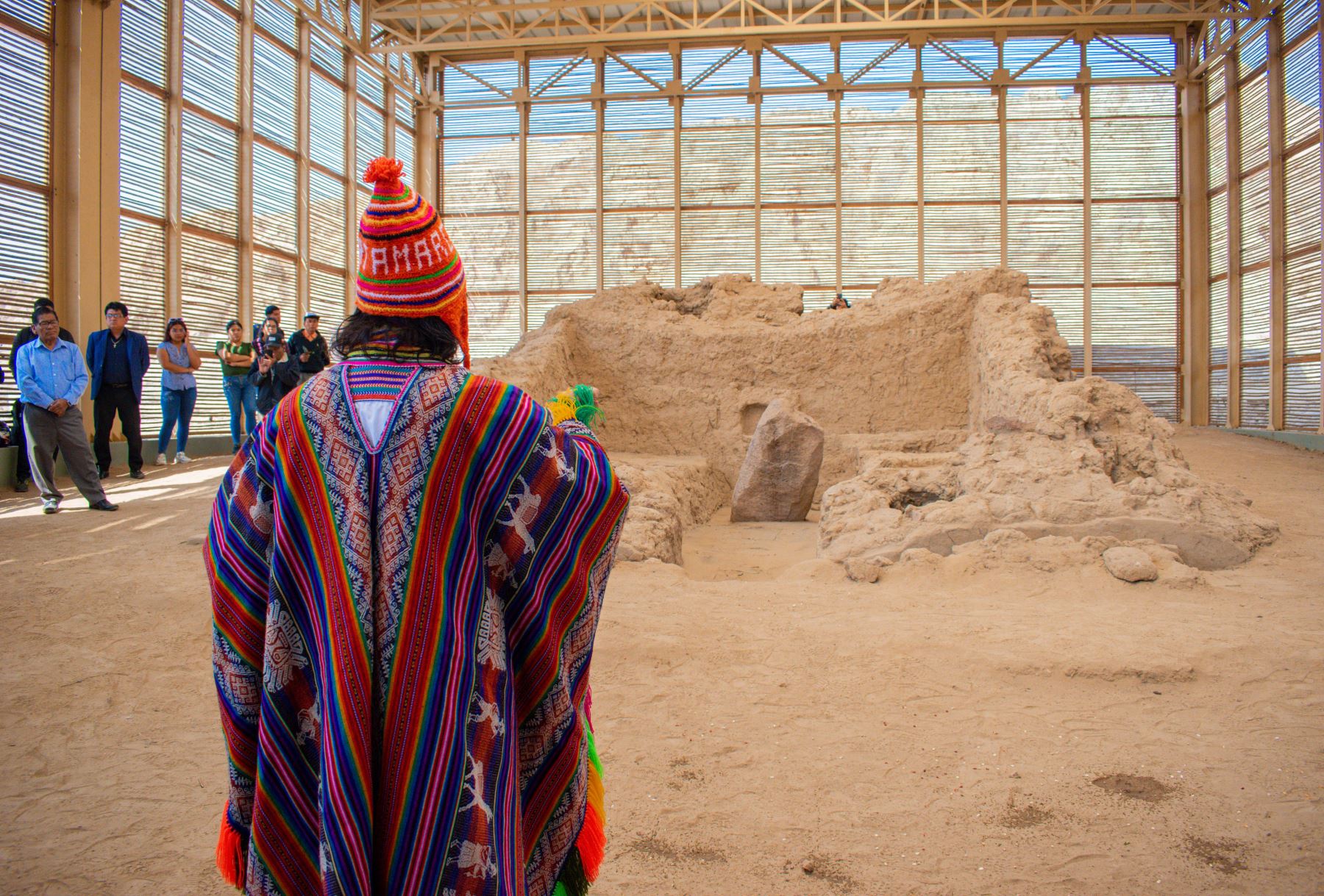 El Templo de la Piedra Sagrada, estaba dedicado a los sacrificios humanos de la cultura Lambayeque y luego fue un lugar respetado y venerado por los Chimú y los Incas, por lo que era considerado un antiguo centro de poder.