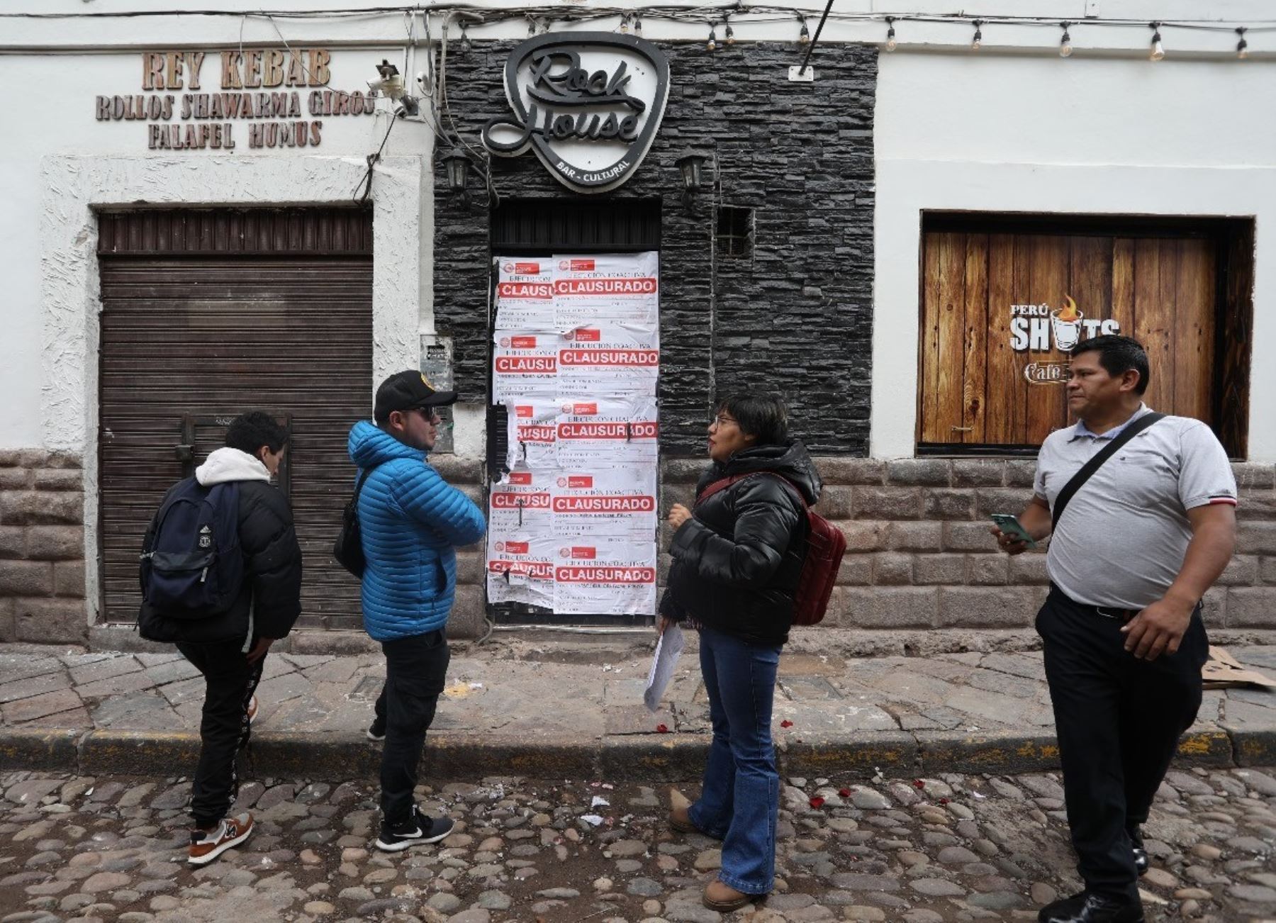 La ejecutora coactiva de la municipalidad provincial del Cusco, Verioska Guerra Zvietcovich, denunció ser víctima de reglaje por personas que estarían vinculadas a las discotecas cerradas que operaban sin autorización. ANDINA/Difusión