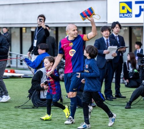 Andrés Iniesta se despidió del fútbol en Japón