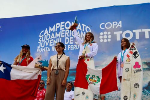 Catalina Zariquiey lideró el equipo peruano que se consagró campeón sudamericano juvenil de tabla