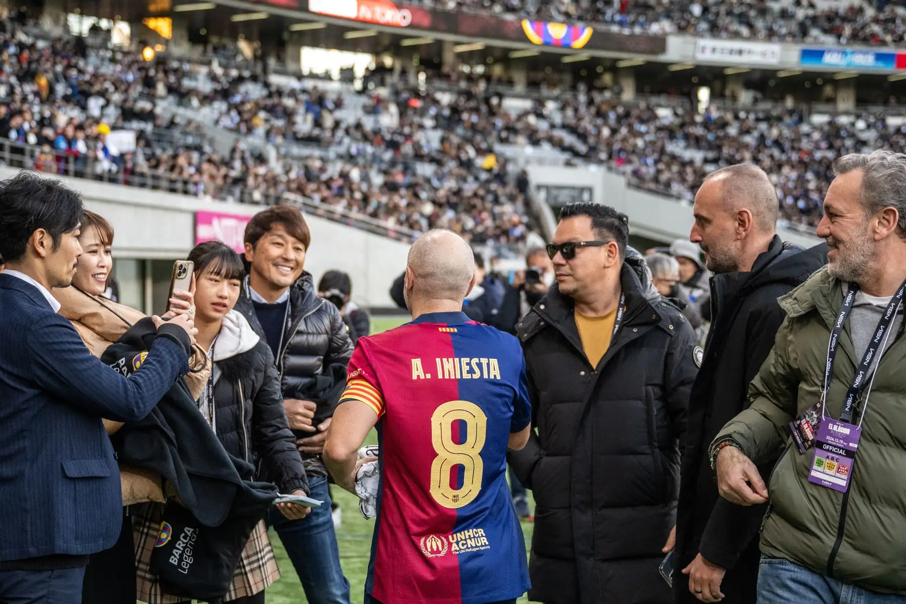 La leyenda del fútbol español retirado Andrés Iniesta abandona el campo después del partido de fútbol de exhibición entre ex jugadores del Barcelona y el Real Madrid (Barca Legends y Real Madrid Leyendas) en el estadio Ajinomoto de Tokio.
Foto: AFP