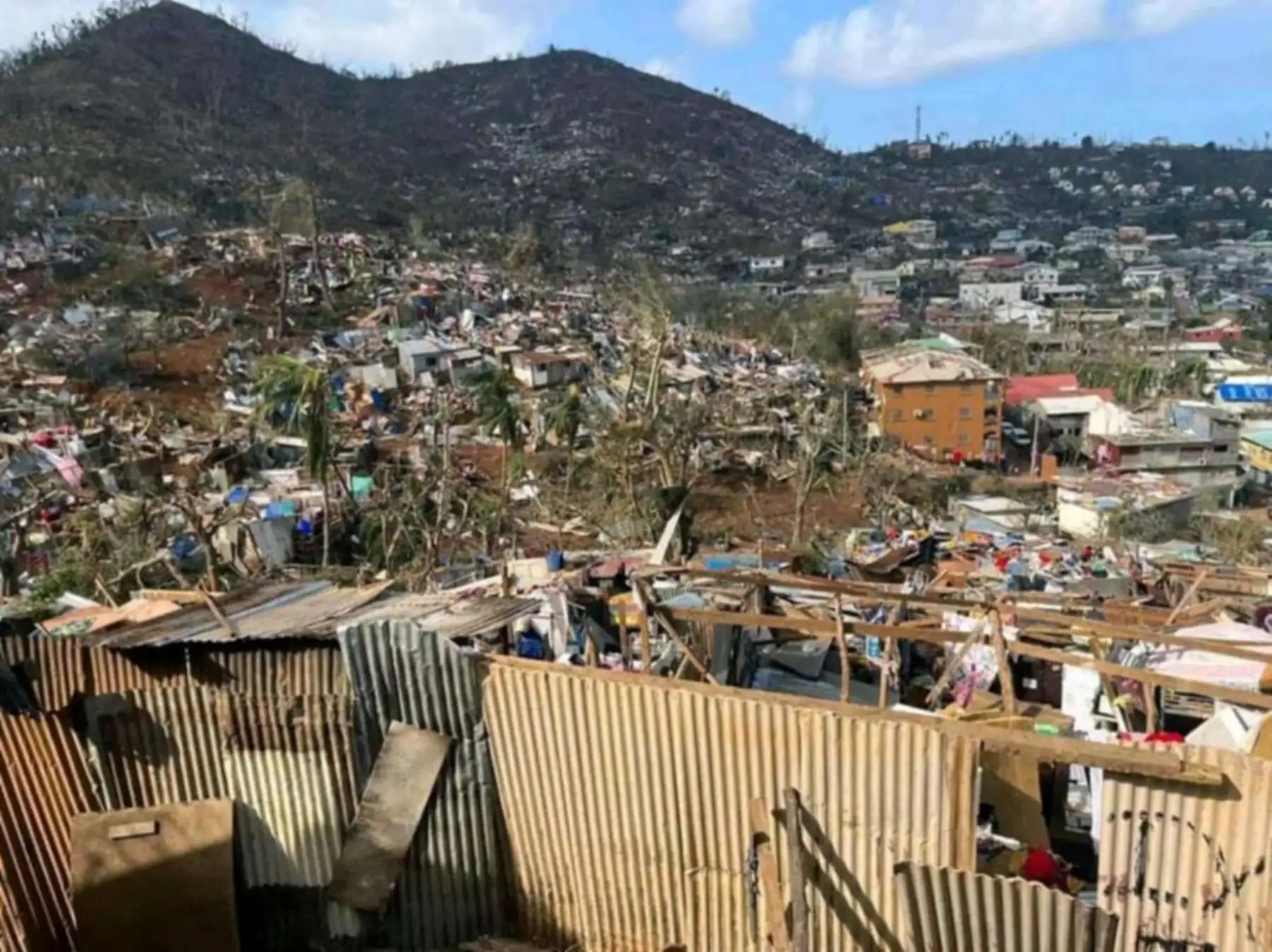 Las islas fueron arrasadas por las rachas de viento de hasta 220 kilómetros por la hora y las fuertes lluvias, que dejaron, según las pocas imágenes disponibles y testimonios de habitantes, escenas apocalípticas. Foto: AFP