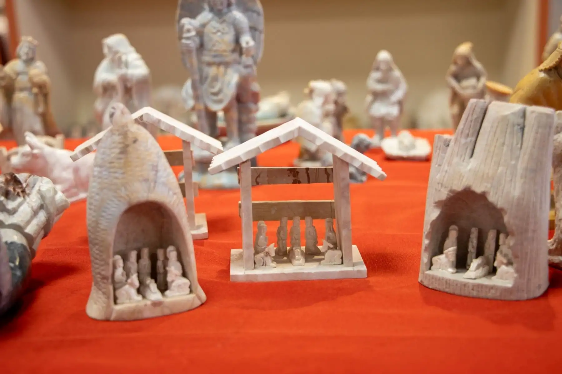 Allí también podrán encontrar mini nacimientos dentro de los mates burilados, trabajados con mucha perfección, ideales para regalar arte y cultura en estas fiestas. Foto: Ministerio de Cultura