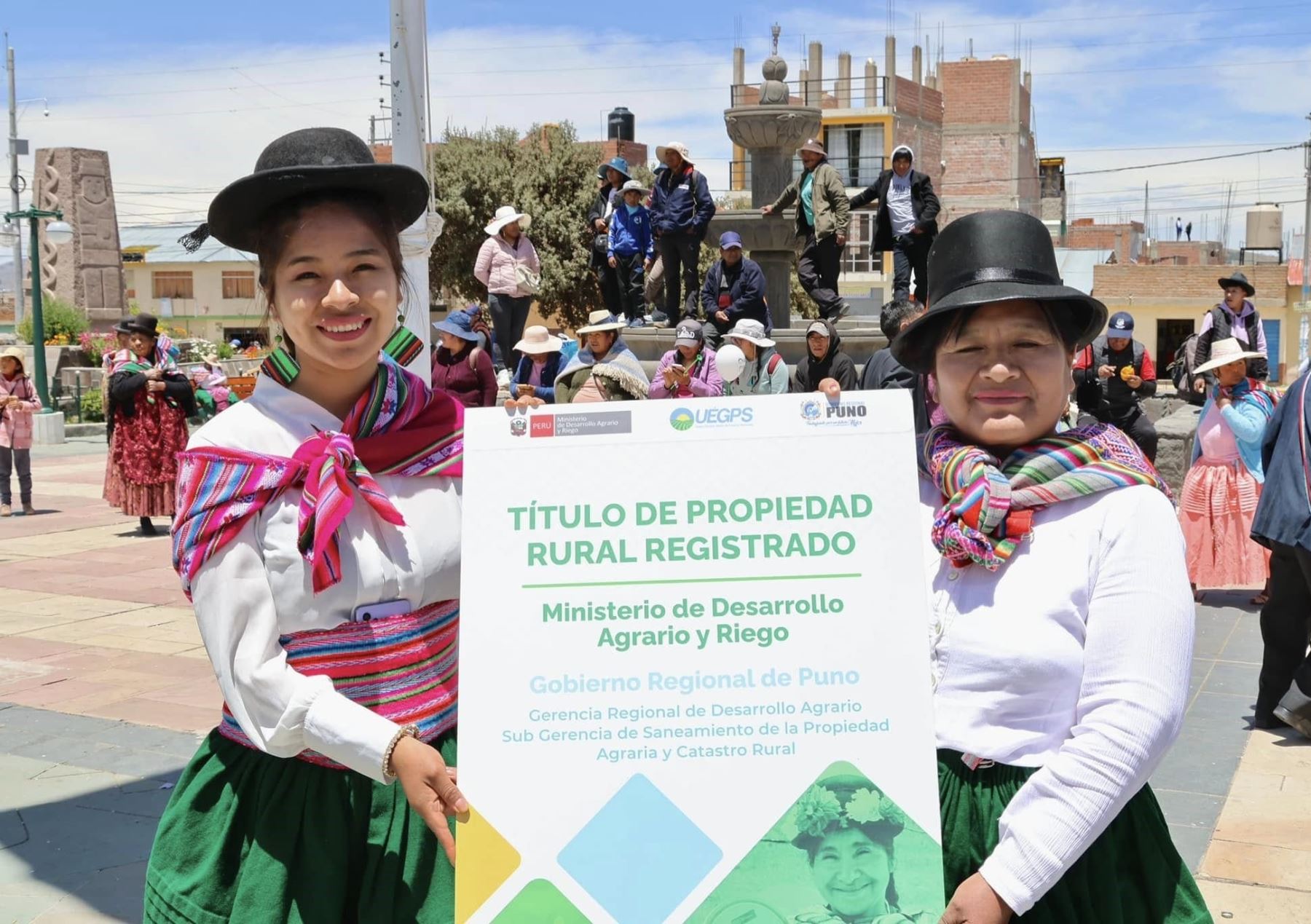 Más de 2,000 familias productoras del distrito de Acoria, región Puno, se beneficiaron con la entrega de títulos de propiedad rural que entregó el Midagri. ANDINA/Difusión