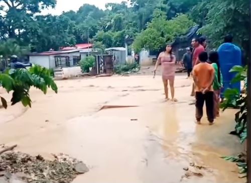 Una lluvia intensa inundó varias viviendas y causó daños materiales en distintos centros poblados del distrito de Pichanaqui, provincia de Chanchamayo, región Junín.