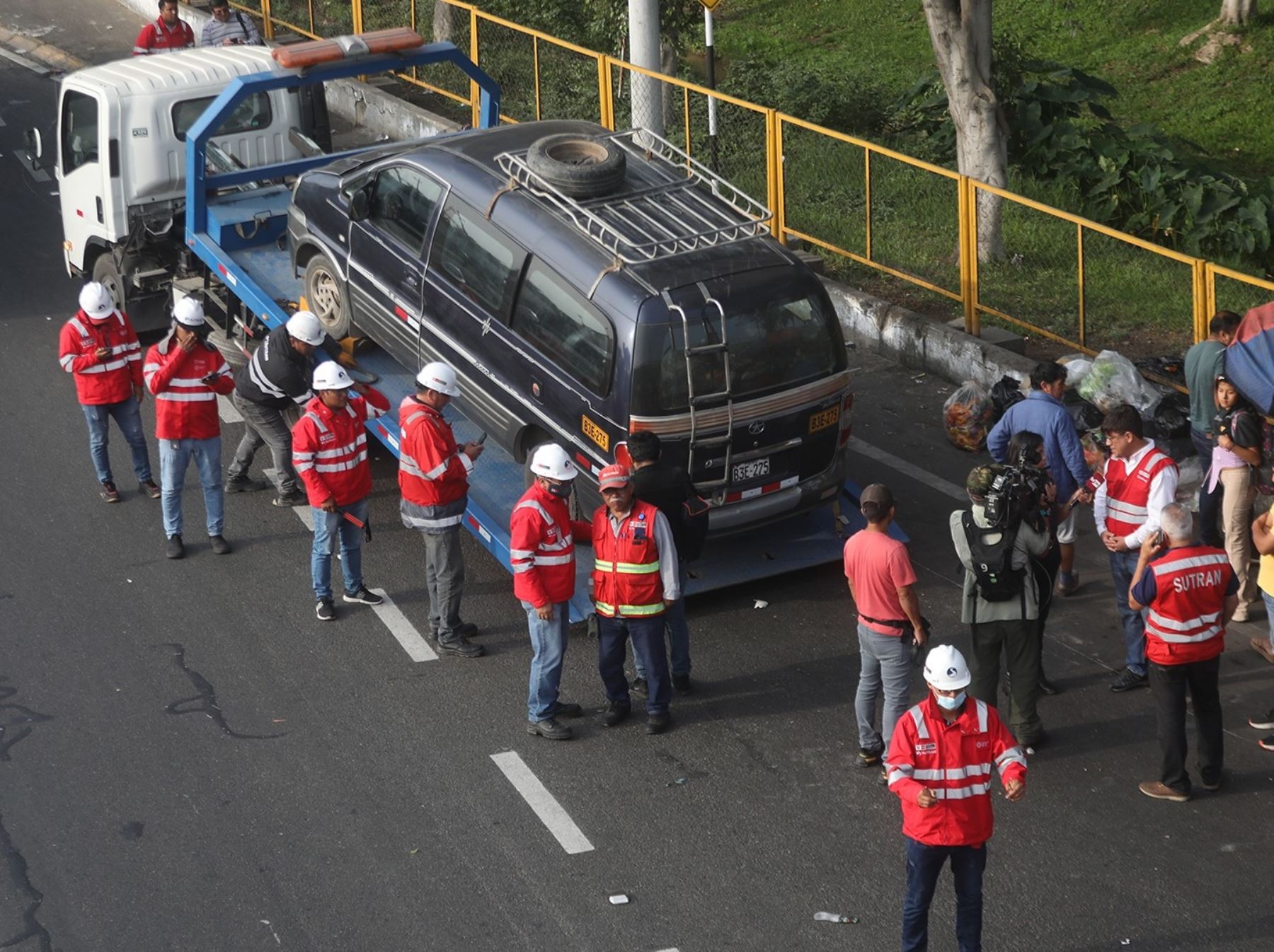 Sutran puso en marcha hoy lunes 16 de diciembre su campaña Viaje Seguro y establece 300 puntos de control y fiscalización en la red vial nacional por fiestas de Navidad y Año Nuevo 2025. ANDINA/Difusión