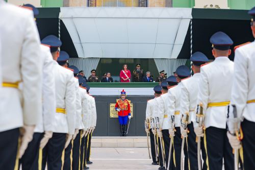 Presidenta Boluarte participa de la ceremonia de Graduación de los Alféreces y Subtenientes de la Escuela Militar de Chorrillos “Coronel Francisco Bolognesi”