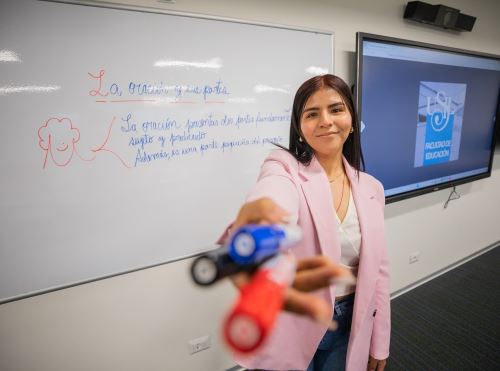 Rayza Jara Cachique es una joven maestra que logró estudiar gracias a una beca de Pronabec y hoy vuelca su experiencia y sueños para desarrollar proyectos educativos en la comunidad campesina de Huaripampa, en la sierra de Áncash. ANDINA/Difusión