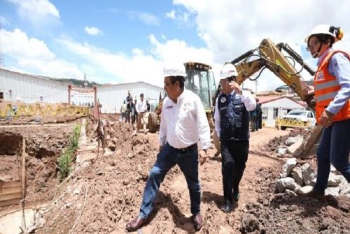 Ministro César Vásquez confirmó recursos para construir el Centro de Salud Siete Cuartones en el corazón de la capital arqueológica.