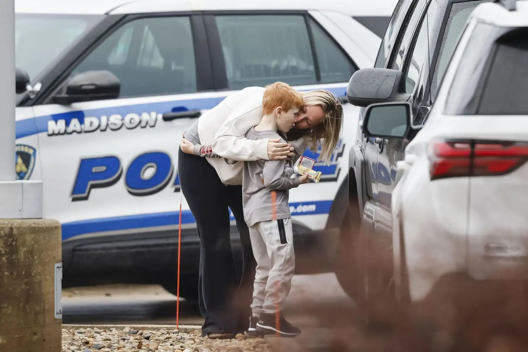 Una joven de 15 años fue identificada el lunes por la policía como la persona que abrió fuego en una escuela de Wisconsin, estado del norte de Estados Unidos, donde mató a un estudiante y un maestro y se disparó a sí misma. Foto: EFE