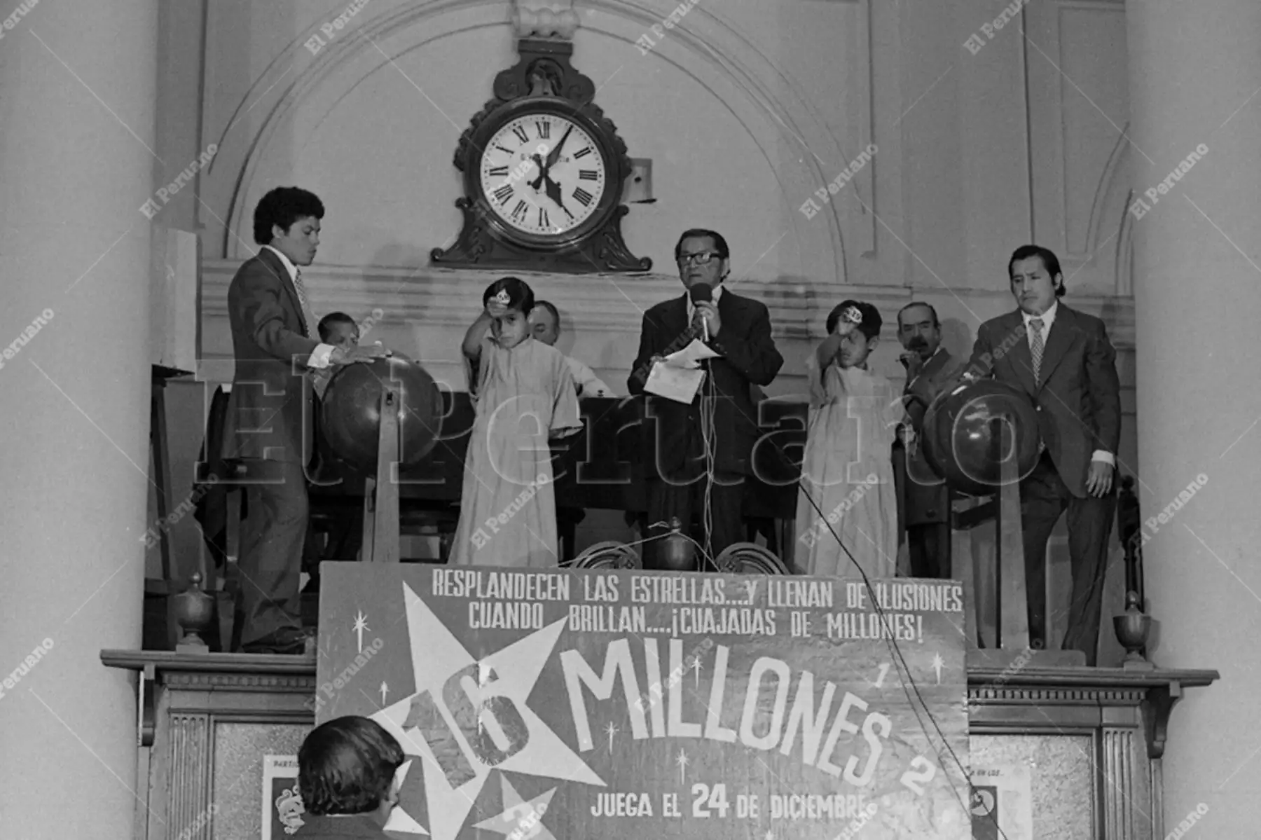 Lima - 24 diciembre 1975 / Sorteo del premio mayor de Navidad de las Loterías de Lima y Callao. Foto: Archivo Histórico de El Peruano / Bernabé Wong
