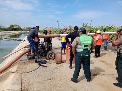 Con presencia policial, personal del el Proyecto Especial Chira Piura retiró 50 motobombas que sustraían agua de forma ilegal del Canal Norte y afectaba a Paita y Talara. ANDINA/Difusión