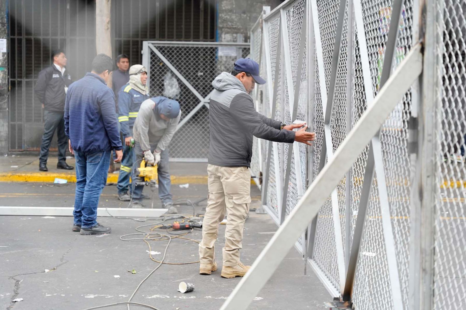 La Municipalidad de Lima, estableció una sola vía para el ingreso vehicular en el jr. Santa Rosa con av. Abancay y para la salida en el jr. Cusco con av. Abancay.ANDINA/Difusión