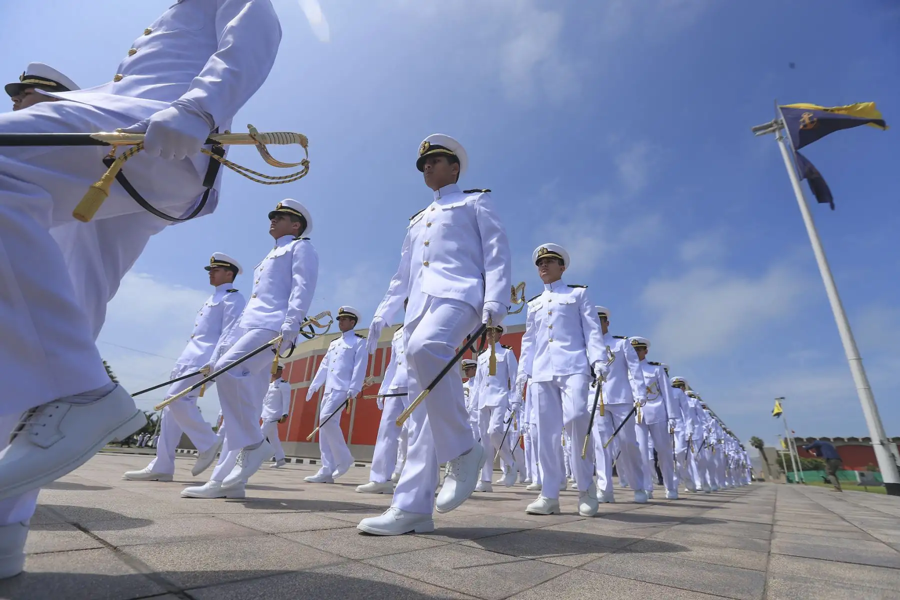 La presidenta de la república, Dina Ercilia Boluarte Zegarra, participa en la ceremonia de graduación de los alféreces de fragata de la Escuela Naval del Perú. Foto: ANDINA/Prensa Presidencia