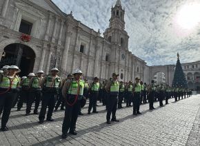 Más de 700 agentes de la Policía Nacional del Perú garantizarán la seguridad en la ciudad de Arequipa durante las fiestas de Navidad y Año Nuevo. ANDINA/Difusión