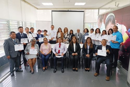 Ministerio de Educación entrega certificados a adultos y adultos mayores por su talento y dedicación. Foto: ANDINA/Difusión