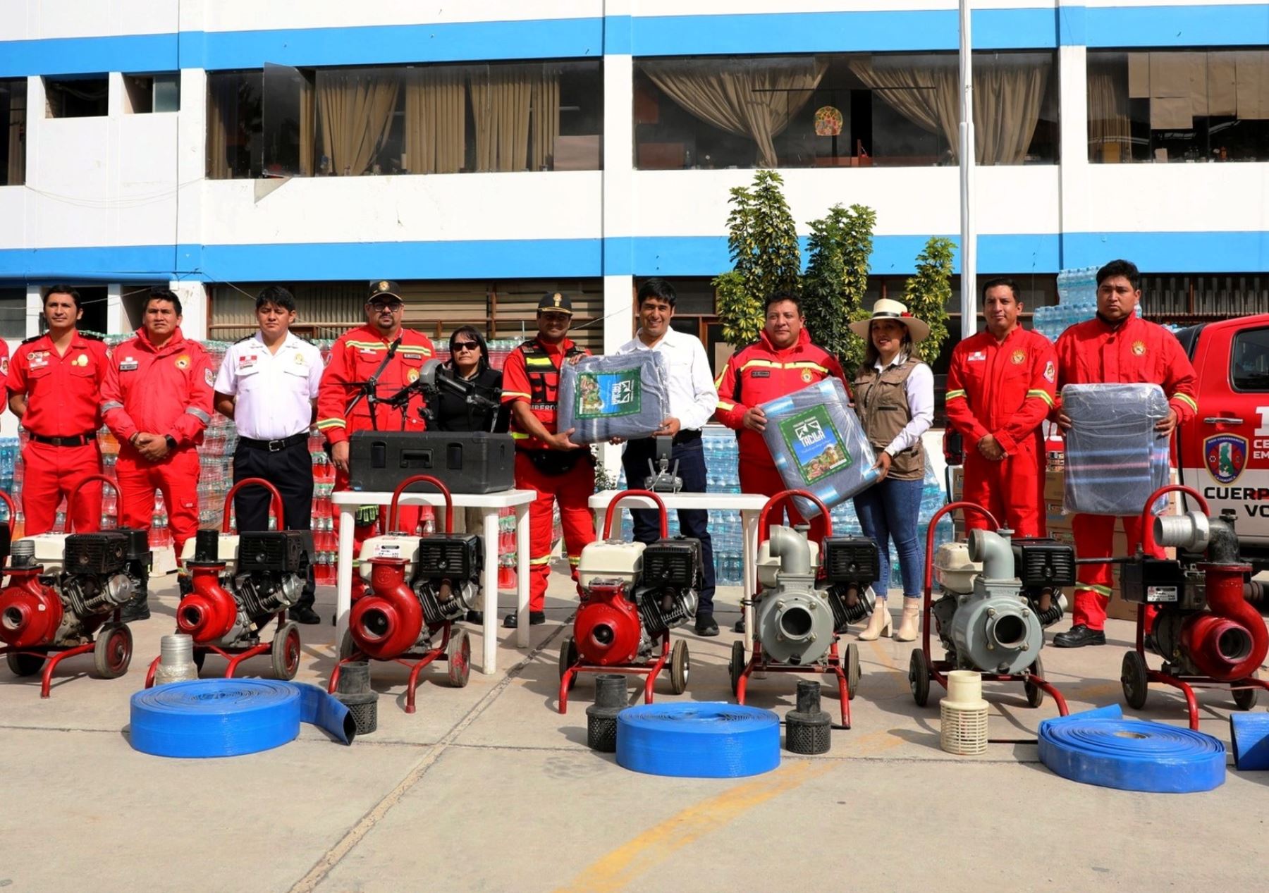 Gobierno Regional entrega equipos a compañía de bomberos de Cajamarca para afrontar emergencias durante la temporada de lluvias. ANDINA/Difusión