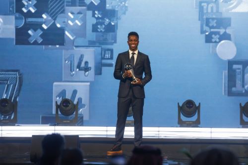 Vinícius Júnior recibe el The Best