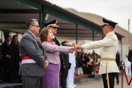 Presidenta de la República, Dina Ercilia Boluarte Zegarra, participó en la Ceremonia de Graduación de los Alféreces de la Policía Nacional del Perú