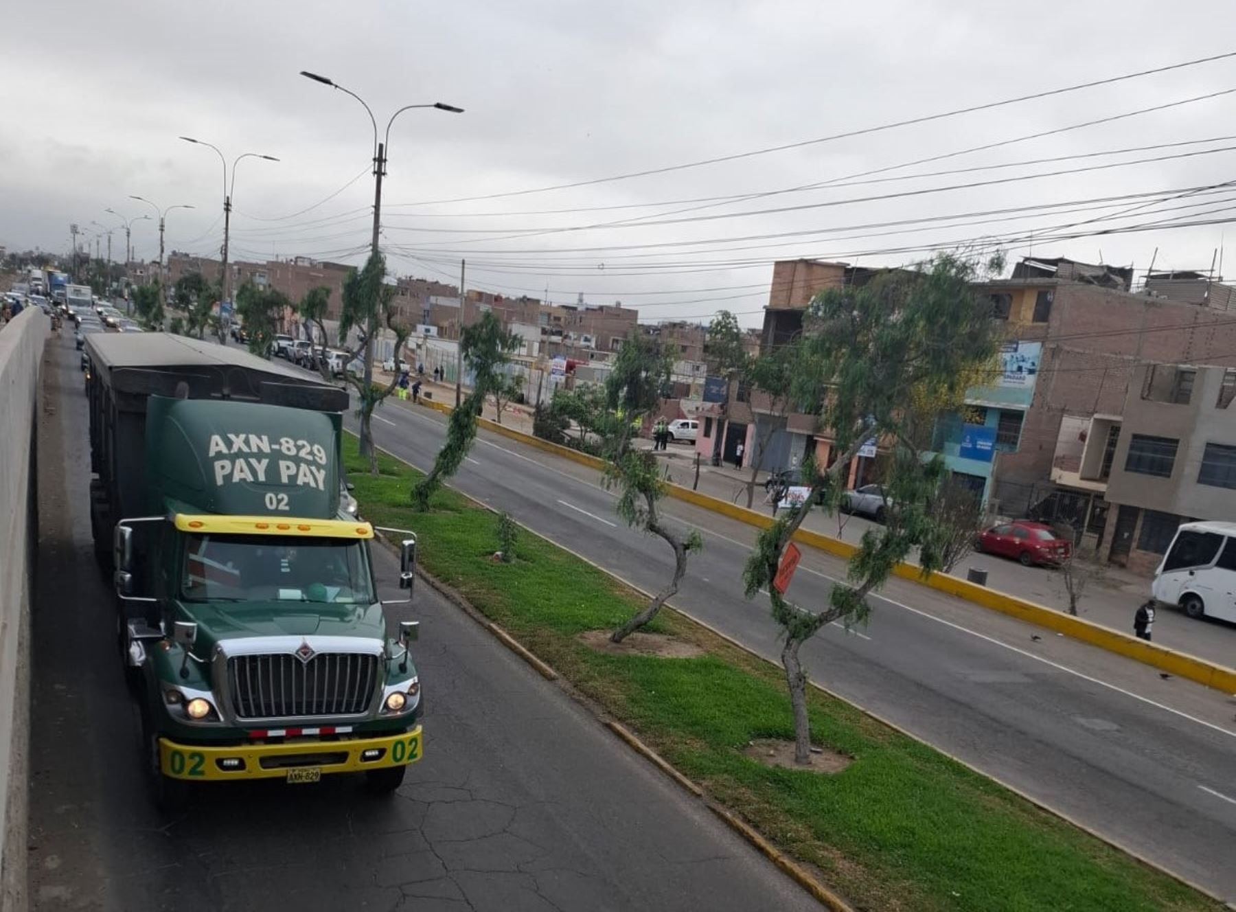 Alcalde del Callao, Pedro Spadaro, sugiere liberar la avenida Morales Duárez de camiones para agilizar el paso de turistas y viajeros hacia el Nuevo Aeropuerto Internacional Jorge Chávez, que se inaugurará el 30 de marzo Foto: Karina Garay